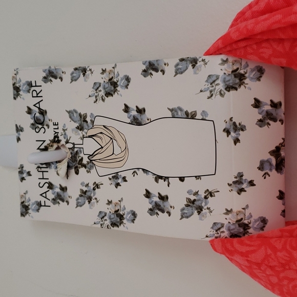 STUDIO THIRTYSIX FASHION SCARF COLOR CORAL NEVER USED - Picture 4 of 6